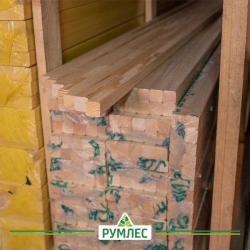 картинка Рейка сращенная для декора стен 20*20*2500мм сосна сорт Экстра (с фаской R5 на углах) от магазина Румлес