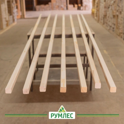 картинка Рейка сращенная для декора стен 20*20*2500мм сосна сорт Экстра (с фаской R5 на углах) от магазина Румлес