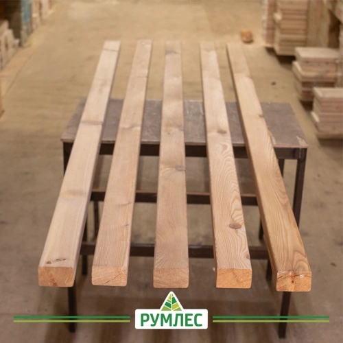 картинка Брусок строганый 45*70*3000мм сорт АВ Лиственница (с фаской R3 на углах) от магазина Румлес