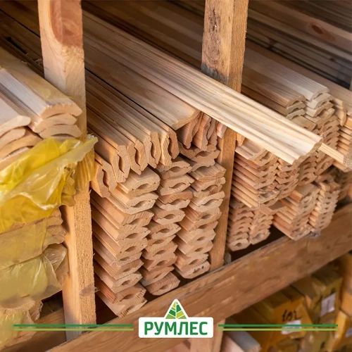 картинка Плинтус разнополочный 50*2500мм сосна сорт Экстра от магазина Румлес