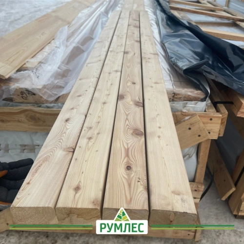 картинка Брусок строганый 45*70*3000мм сорт АВ Лиственница (с фаской R3 на углах) от магазина Румлес